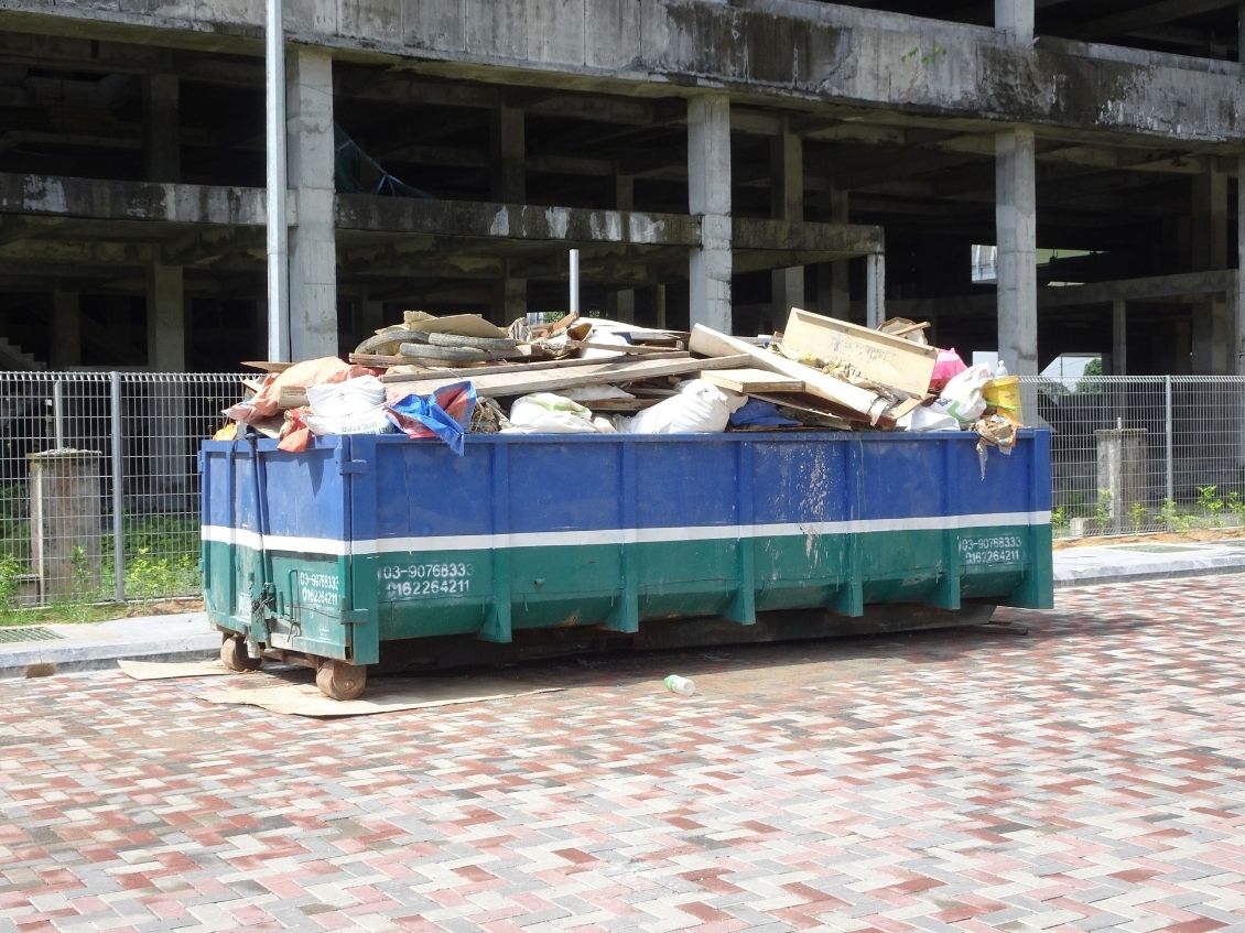 Benefits of Renting a Roll-Off Dumpster for Commercial Sites
